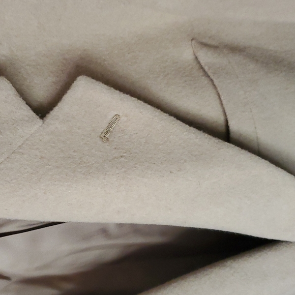 Brooks Brothers sport coat - Picture 2 of 8